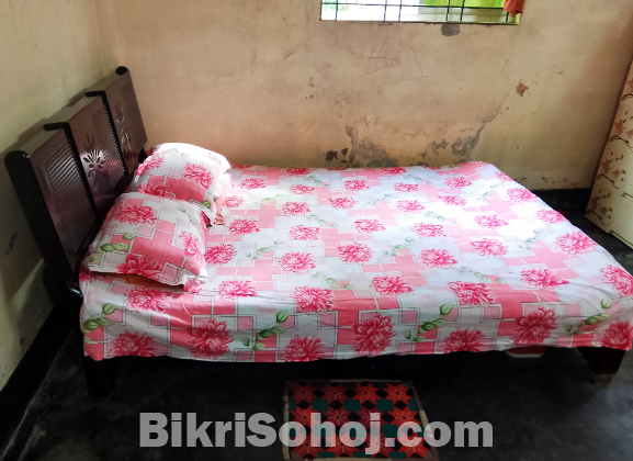 প্লাইউডের তৈরি খাট